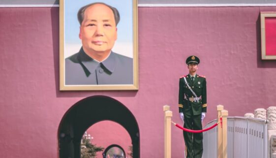 Co to jest państwo autorytarne i jakie są jego cechy?