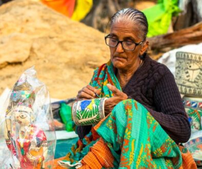 Jak systemy polityczne kształtują rozwój społeczny i ekonomiczny?