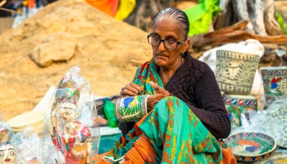 Jak systemy polityczne kształtują rozwój społeczny i ekonomiczny?