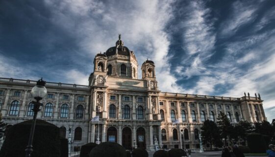 Jakie są zasady budżetu państwa i kto go tworzy?